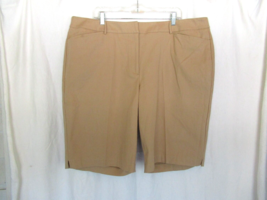Country Store women&#39;s shorts 22W beige Bermuda walking New flat front - $14.65