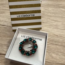 Vintage New Liz Claiborne Rhinestone Christmas Wreath Pin Brooch 1.5&quot; Nib - £14.67 GBP