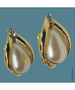 Vintage Signed Avon Faux Pearl Rhinestone Teardrop Gold TN Clip On Earri... - £14.95 GBP