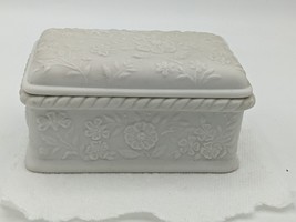 Vintage Ornate Ceramic Trinket Box White Flowers Decor Trinket Jewelry 5&quot; x 3&quot; - £11.68 GBP