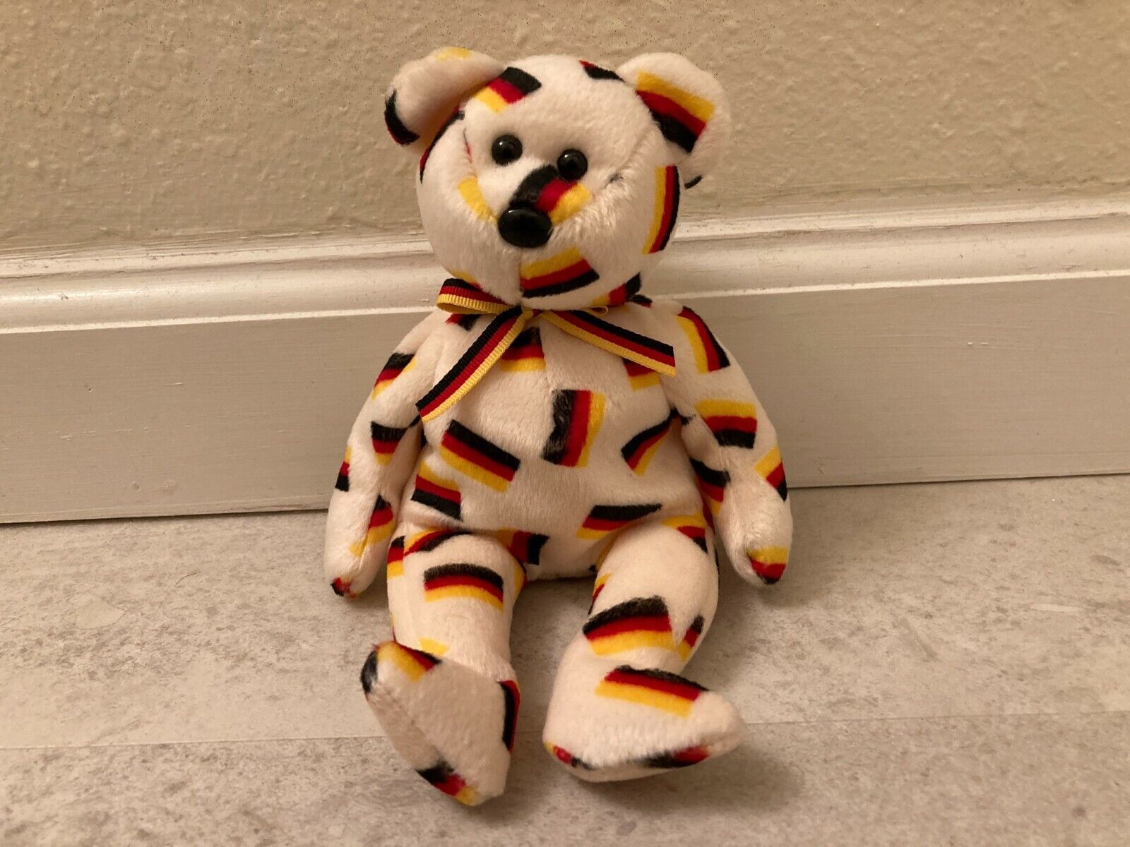 Retired *Deutschland* ~ 2004 Ty Beanie ~ 6&quot; Bear with black nose ~ NHT! ... - $5.90