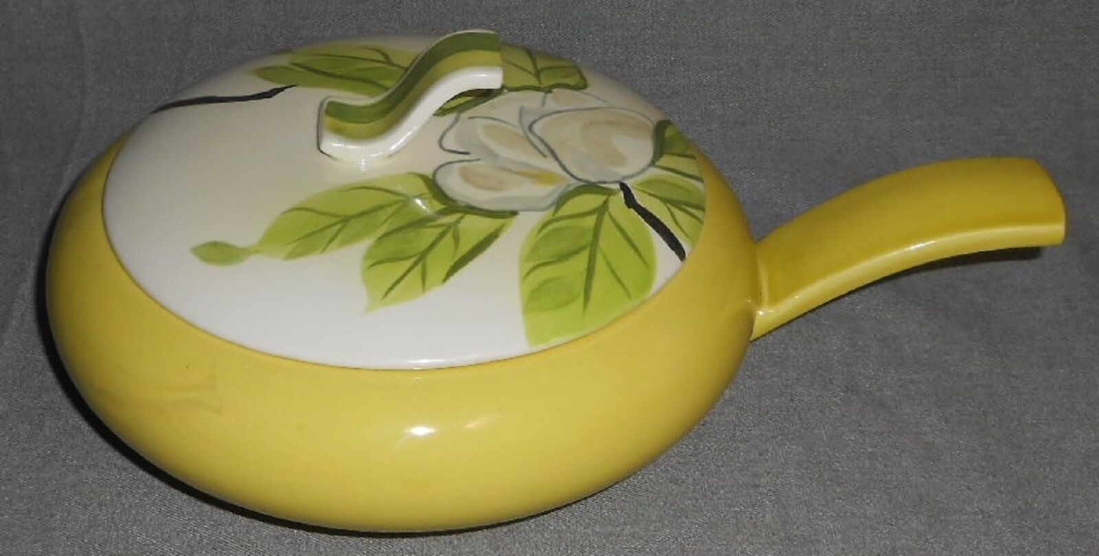 1940s Red Wing MAGNOLIA PATTERN Covered Casserole CHARTREUSE BASE #2 - $55.43
