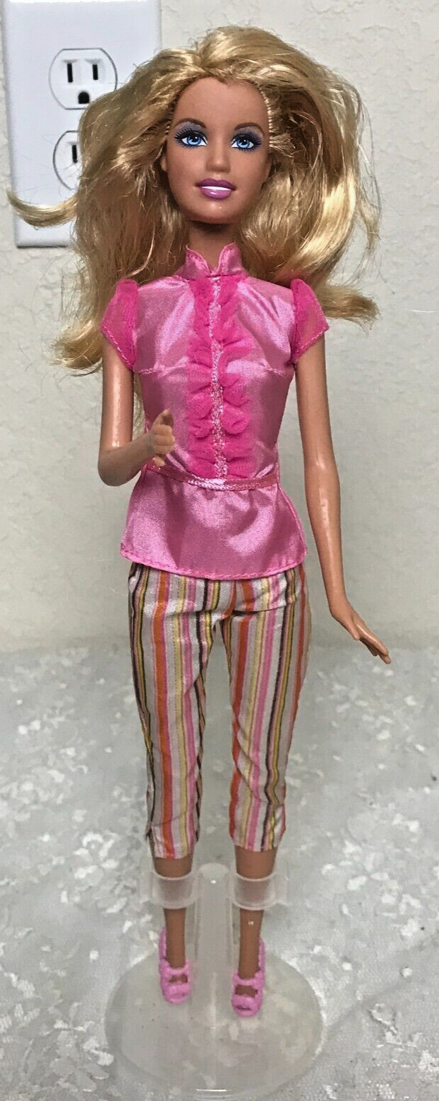 Mattel 1999 Barbie 11 1/2" Doll Blond Hair Blue Eyes  Knees Bend - $11.39
