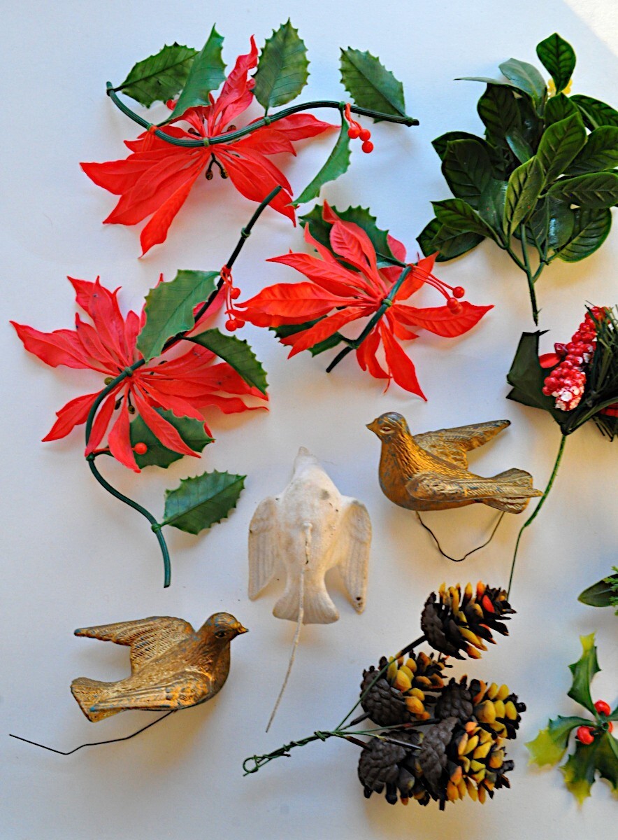 Lot Xmas Floral Picks Plastic Doves Holly Mistletoe Birds Poinsettia VTG 60s 70s Item image 6