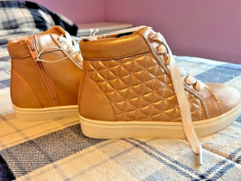 NWB Cat and Jack little girls gold glitter high-top sneakers sz. 1 - $14.85