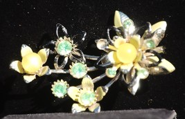 Green Rhinestones Brooch Pin Yellow Faux Pearl Like Jewelry Vintage - £7.88 GBP
