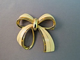 Monet Enamel Bow Pin Brooch Designer Brilliant Gold Plated Cream Open Wo... - £7.82 GBP