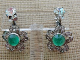 Vtg silver tone white rhinestone &amp; green moonglow stone daisy dangle earrings - £9.44 GBP