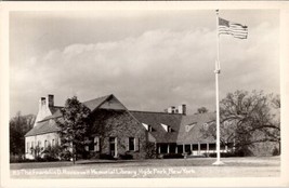 Hyde Park New York Franklin Roosevelt Memorial Library Flag Flying Postcard Z14 - £7.15 GBP