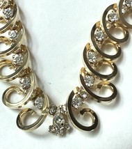 Vintage Sarah Coventry Gold Tone Rhinestone Swirl Bib Necklace 16–18” Ad... - $644.81 MXN