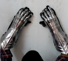 MEDIEVAL WARRIOR METAL GOTHIC KNIGHT STYLE GAUNTLETS FUNCTIONAL ARMOR GL... - $117.32