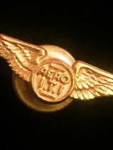 Vintage Military Aero I.T.I gold wings screw-back pilots lapel pin image 1