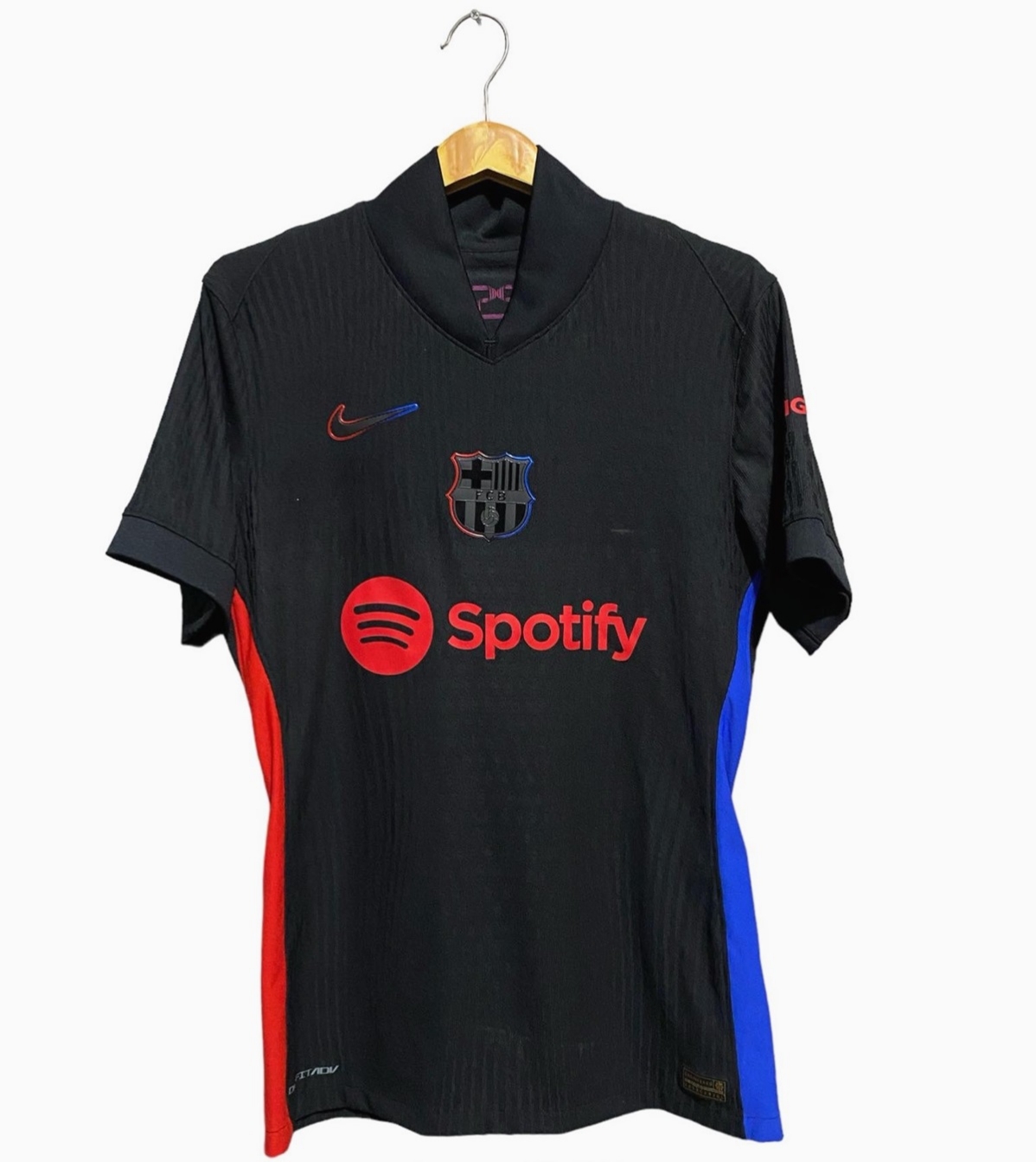 Barcelona 2024/25 Away Jersey+ FREE BARCA MEDAL GIFT/SPECIAL OFFER//HIGH QUALITY