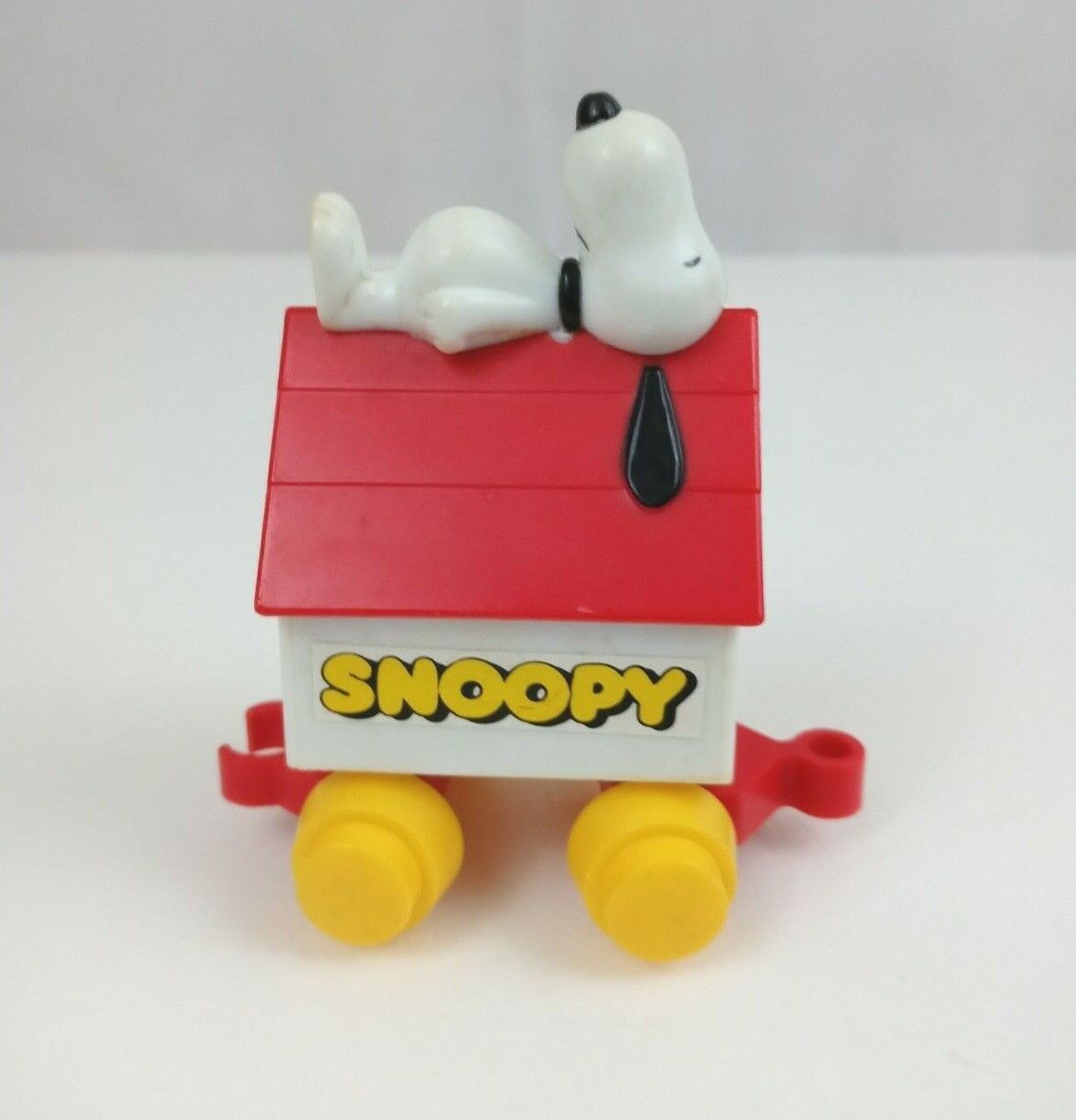 Vintage 1966 United Feature Syndicate Peanuts Snoopy Dog House Toy Train Car  - £9.87 GBP