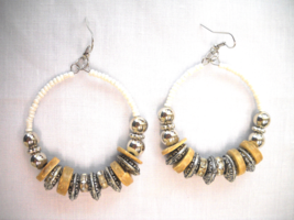 CAMEL TAN COCONUT WOOD &amp; ANTIQUE ALLOY &amp; SEED BEADED HOOP DANGLING EARRINGS - $5.56 CAD
