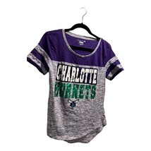 Women’s Charlotte Hornets Short Sleeve T-shirt Size Medium - $246.40 MXN