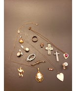 18 Assorted Pieces of Vintage Jewelry - Pins, Necklaces, Crosses, Cameo,... - £31.69 GBP