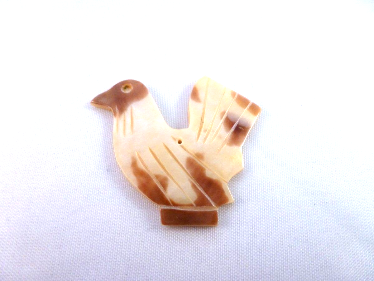 CARVED FETISH Animal  Mother of pearl  Chicken  BEAD   #chi20914 - $7.38