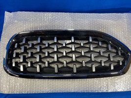 BMW Front Right Side Grille - Part No. 51 13 8 091 296 - New - £58.41 GBP