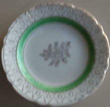 An item in the Pottery & Glass category: Vintage Child's Play China Plate - Japan - PRETTY DESIGN - CUTE PLATE - REPAIRED