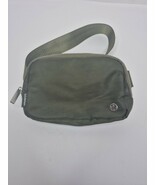 Lululemon Everywhere Belt Bag Camo Green Cross Body Purse fanny pack black - $355.90 MXN