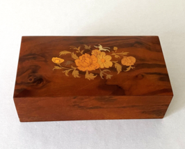 Vtg Cuendet Inlaid Swiss Music Jewelry Box Floral Swiss Movement Happy Wanderer - £18.24 GBP