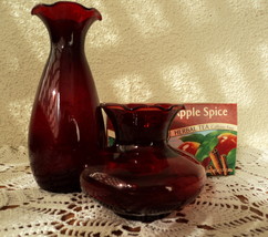 Vintage Royal Ruby Red Vases One Tall One Stout Anchor Hocking Depressio... - $16.31 CAD