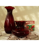 Vintage Royal Ruby Red Vases One Tall One Stout Anchor Hocking Depressio... - $16.30 CAD