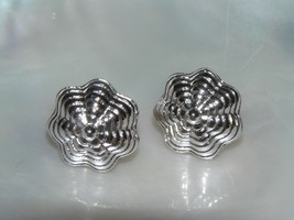 Vintage Monet Signed Small Graduated Ridged Abstract Silvertone Flower Post Ear - £6.76 GBP