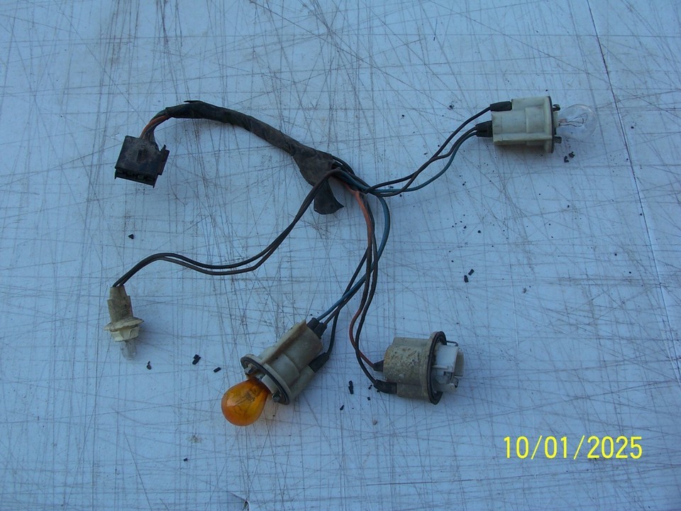 1977 1978 1979 CADILLAC SEVILLE LEFT FRONT MARKER SIGNAL LIGHT HARNESS O... - $84.14