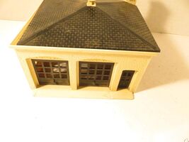 0/027 BUILDING - VINTAGE PLASTICVILLE FIREHOUSE  KIT - GLUED - VG- SH - $7.95 CAD