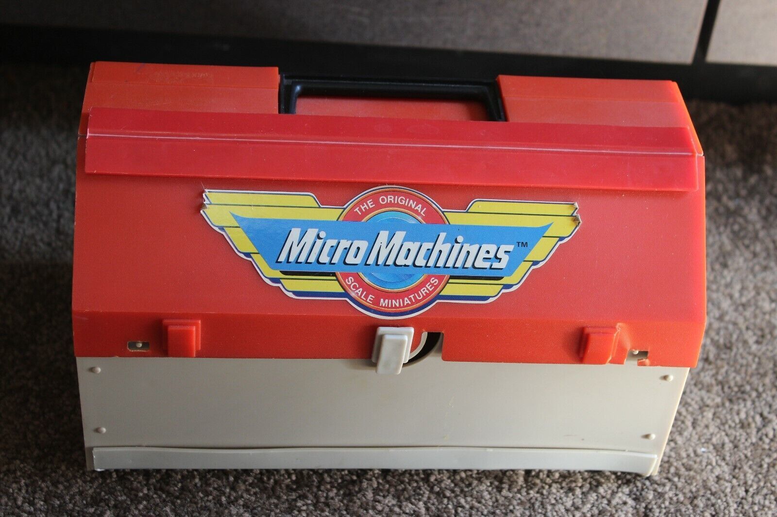 Vintage? Rare HTF fold up Micro Machines Scale Miniatures Super Service Station - $27.87