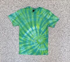 NEW Gilden Men’s Lime Green Blue Spiral Ice Tie Dye Short Sleeve Shirt M... - €18,56 EUR NEW Gilden Men’s Lime Green Blue Spiral Ice Tie Dye Short Sleeve Shirt M... - €18,56 EUR