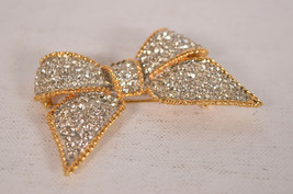 Vintage Kenneth Jay Lane Pave Large Rhinestone Bow Brooch Pin Gold Trim - £77.87 GBP