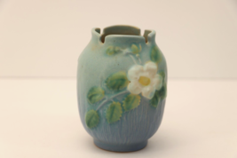 Vintage Roseville 4 Inch White Rose Pottery Vase Blue Background 978-4 - £46.21 GBP