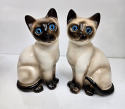 Vintage Enesco Ceramic Siamese Cat Figures Statues Set of 2 Blue Glass Eyes 7&quot; - £27.52 GBP