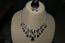 Paparazzi Necklace Set Short (new) SILVER /w ACCENTS- 18 1/2&quot; EARRINGS-2... - £5.95 GBP