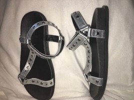 LUST FOR LIFE VEDA ANKLE STRAP STUDDED WEDGE SANDAL IN SILVER sz 6 m  - £50.47 GBP