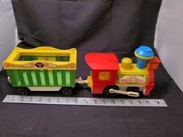 VINTAGE FISHER PRICE CIRCUS TRAIN 2 PIECES ENGINE AND ANIMAL CAGE /CAR - £12.09 GBP