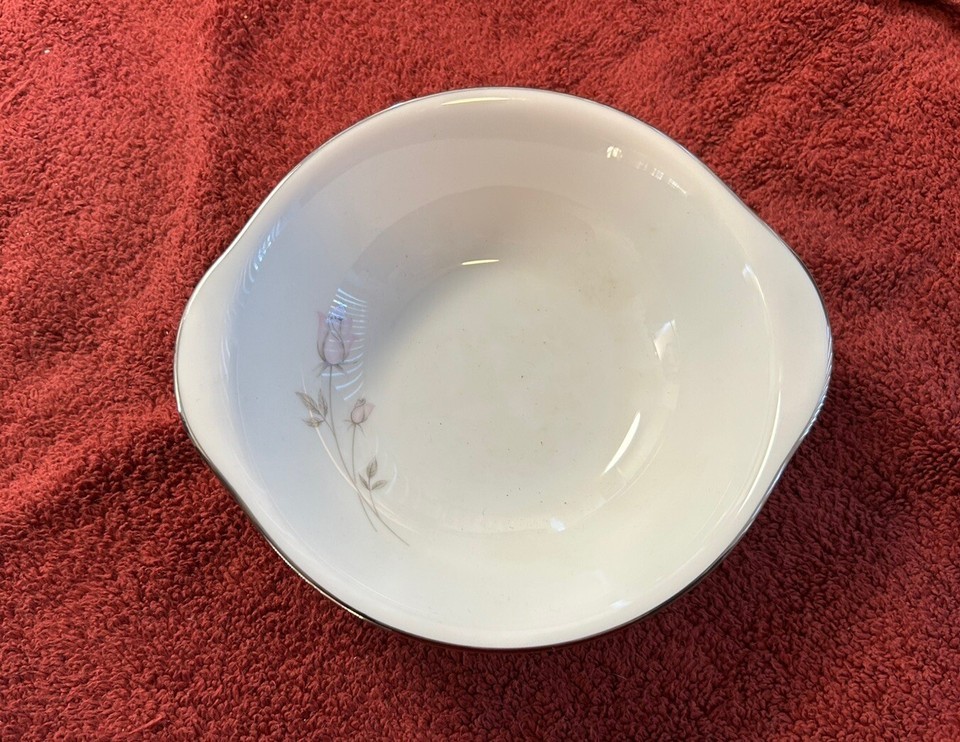 Noritake Pasadena 6311 Made in Japan Pink Rose Vtg Lugged Cereal Bowl - $11.08