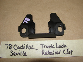 OEM 78 Cadillac Seville TRUNK LID LOCK CLIP RETAINER MOUNTING BRACKET HA... - £27.23 GBP