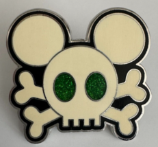 Disney Trading Pin 80260 Mickey Mouse Green Glitter Skull and Crossbones - £8.56 GBP