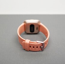Fitbit Versa FB504 Fitness Smartwatch - Peach/Rose-Gold Aluminium image 4
