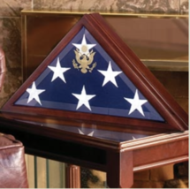 AMERICAN VETERAN FLAG DISPLAY CASE BURIAL BOX WITH MEDALLION - £259.57 GBP