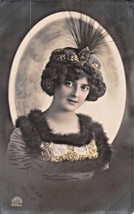 Young Woman In Stylish DRESS-FLAMBOYANT Purple Hat~Photo Postcard 1912 Oldham Uk - £4.12 GBP
