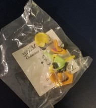 1990 Vintage Looney Tunes Daffy Duck 3&quot; Figure Shell Gas Station Unopened Torn - £5.37 GBP