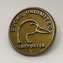 Ducks Unlimited Supporter Outdoors Advertisement Plastic Lapel Hat Pin - £6.21 GBP