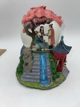 Disney Store Snow-globe Mulan &quot;Reflection&quot; Music Box Mushu Shang Rare Vintage - £110.77 GBP