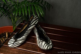 Zebra Striped Ballet Flats Candies Womens Size 6 Vegan Suede Leather - £2.35 GBP