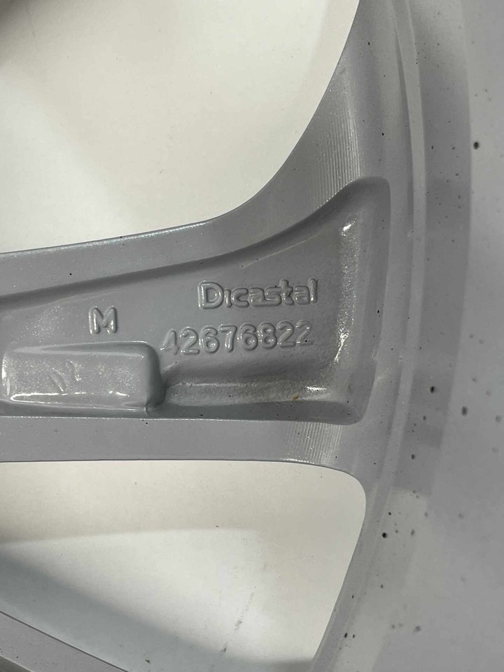 2022-23 Chevy Bolt EUV LT 17x7 Alloy Closed 10 Spoke W/O Insert Silver 42676822 Item image 8